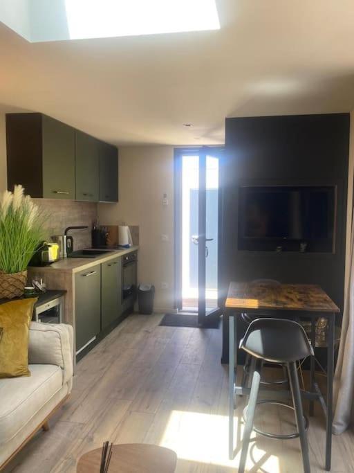 A Lombre Du Magnolia Apartment ลีล-ซูร์-ลา-ซอร์ก ภายนอก รูปภาพ