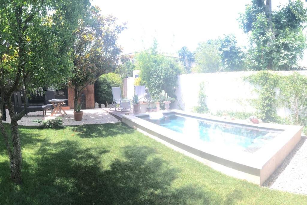 A Lombre Du Magnolia Apartment ลีล-ซูร์-ลา-ซอร์ก ภายนอก รูปภาพ